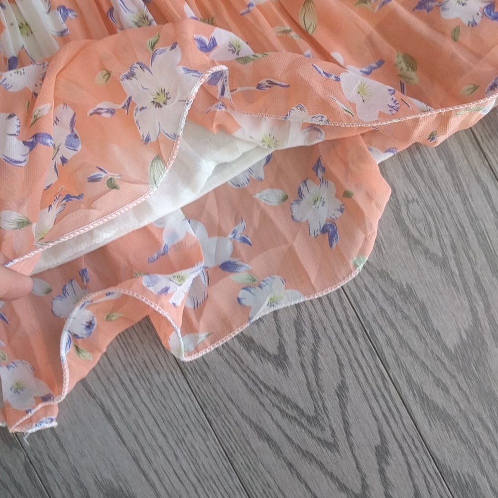 Beautiful mini dress 🌼🌹🍀 - Picture 6 of 10